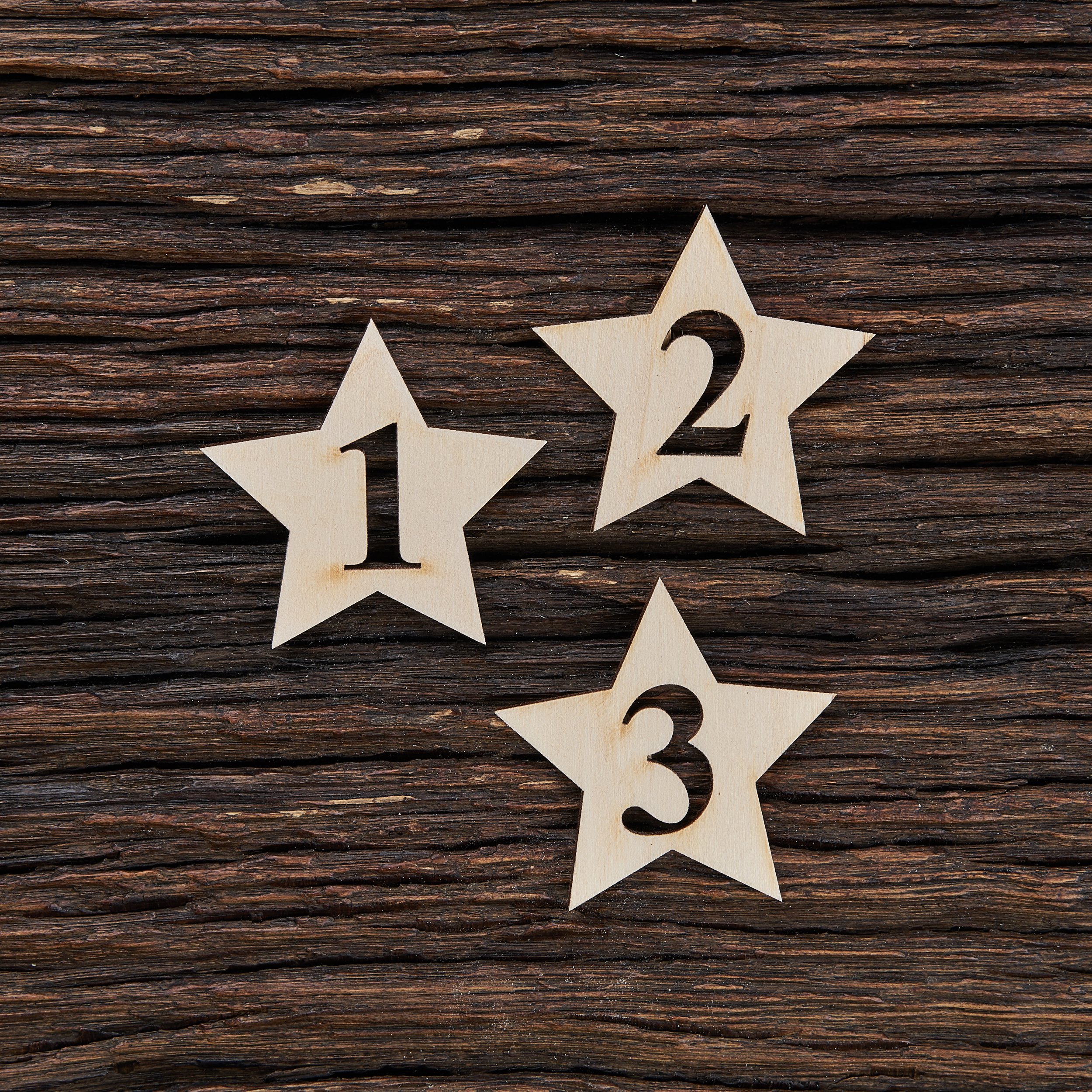 Žvaigždė su skaičiumi - medinis gaminys, pjautas lazeriu - dekoravimui ir dažymui 