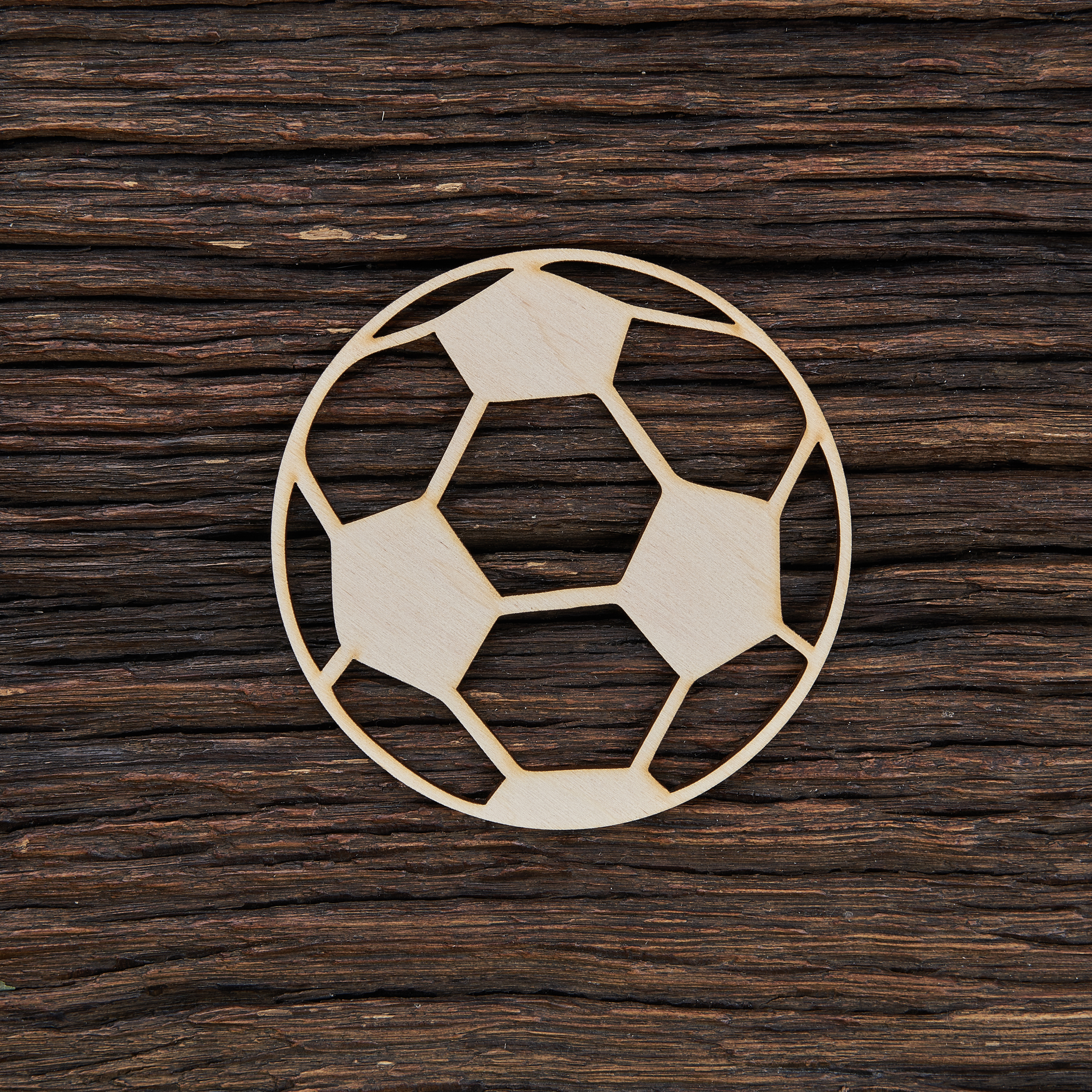 Futbolo kamuolys - medinis gaminys, pjautas lazeriu - dekoravimui ir dažymui 