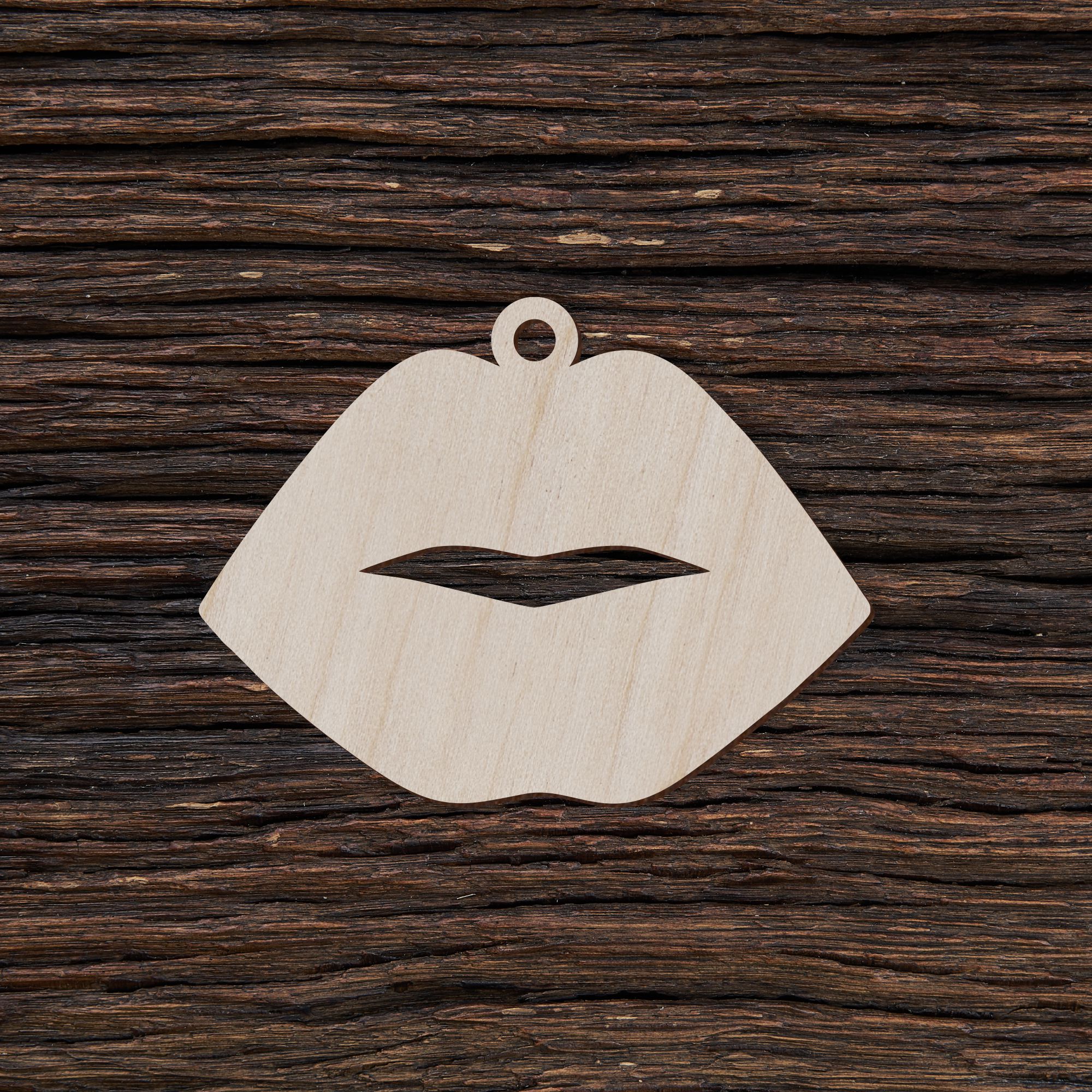 Lūpų formos auskarai - medinis gaminys, pjautas lazeriu - dekoravimui ir dažymui